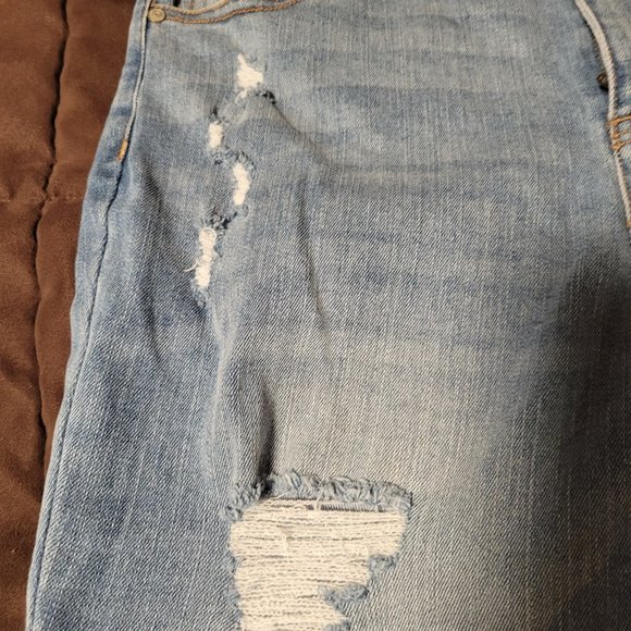 Distressed Lightwash Jeans - Picture 5 of 15